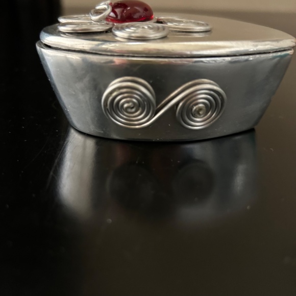 Gretchen Collection Genuine Pewter with Flower on Lid - Picture 3 of 4